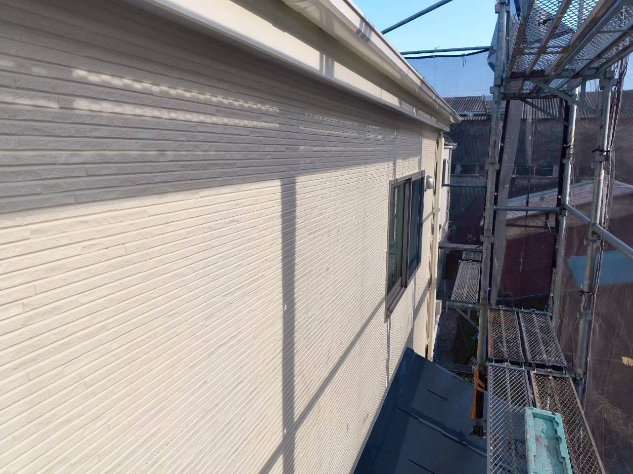 外壁塗装が完成した白い外壁